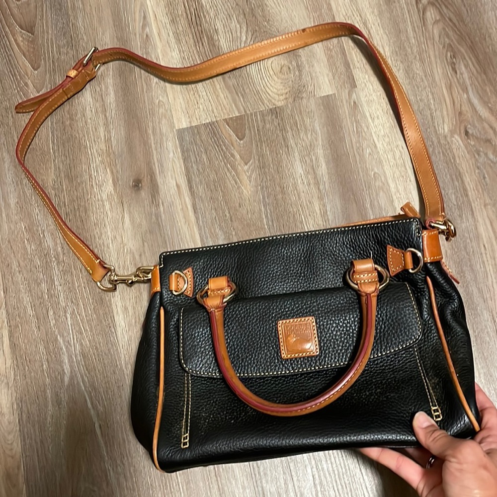 Vintage Dooney & Bourke handbag with shoulder strap